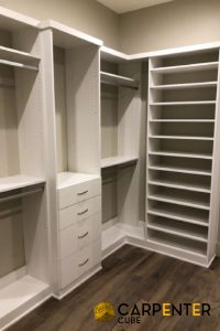 optimize-storage-and-accessibility-how-to-maximize-space-for-a-walk-in-wardrobe-in-your-hdb-in-singapore-walk-in-wardrobe-carpenter-cube-singapore